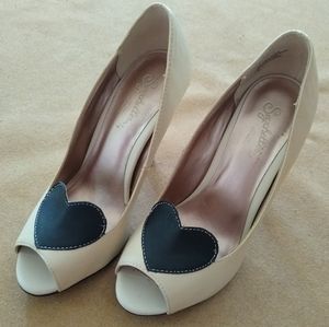 Seychelles heart peep toe pumps